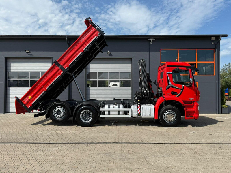 Mercedes-Benz AROCS 2532 // E6 // wywrotka 3-Stronna + HIAB HIDUO 158 B-2 // 6 - Camión volquete, Camión grúa: foto 2 Mercedes-Benz AROCS 2532 // E6 // wywrotka 3-Stronna + HIAB HIDUO 158 B-2 // 6 - Camión volquete, Camión grúa: foto 2