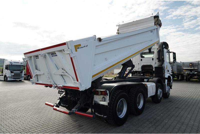 Mercedes-Benz AROCS 3243 / 8x4 / WYWROTKA DWUSTRONNA / HYDROBURTA / BORDMATIC - Camión volquete: foto 4 Mercedes-Benz AROCS 3243 / 8x4 / WYWROTKA DWUSTRONNA / HYDROBURTA / BORDMATIC - Camión volquete: foto 4