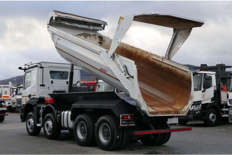 Mercedes-Benz AROCS 3246 / 8x4 / WYWROTKA / TYLNOZSYP / EURO 6 / OPONY 100 % - Camión volquete: foto 3 Mercedes-Benz AROCS 3246 / 8x4 / WYWROTKA / TYLNOZSYP / EURO 6 / OPONY 100 % - Camión volquete: foto 3