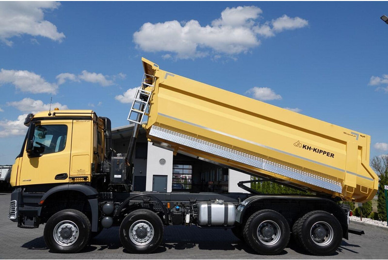 Mercedes-Benz AROCS 4145 / 8x8 / WYWROTKA TYLNOZSYPOWA / KH KIPPER / EURO 6 - Camión volquete: foto 3 Mercedes-Benz AROCS 4145 / 8x8 / WYWROTKA TYLNOZSYPOWA / KH KIPPER / EURO 6 - Camión volquete: foto 3
