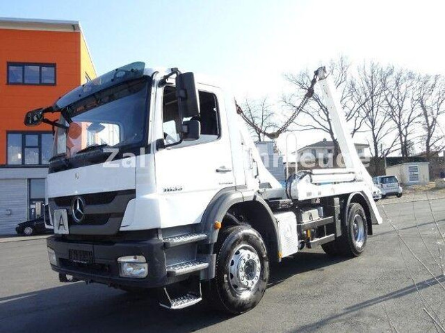 Mercedes-Benz Axor 1833 - Camión portacontenedor de cadenas: foto 1 Mercedes-Benz Axor 1833 - Camión portacontenedor de cadenas: foto 1
