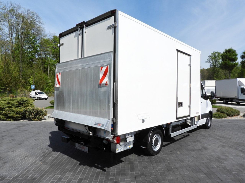 Mercedes-Benz SPRINTER 316 CHŁODNIA KONTENER 0*C WINDA 8 PALET TEMPOMAT PNEUMA - Camión frigorífico: foto 3 Mercedes-Benz SPRINTER 316 CHŁODNIA KONTENER 0*C WINDA 8 PALET TEMPOMAT PNEUMA - Camión frigorífico: foto 3