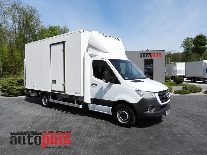 Mercedes-Benz SPRINTER 316 CHŁODNIA KONTENER 0*C WINDA 8 PALET TEMPOMAT PNEUMA - Camión frigorífico: foto 1 Mercedes-Benz SPRINTER 316 CHŁODNIA KONTENER 0*C WINDA 8 PALET TEMPOMAT PNEUMA - Camión frigorífico: foto 1