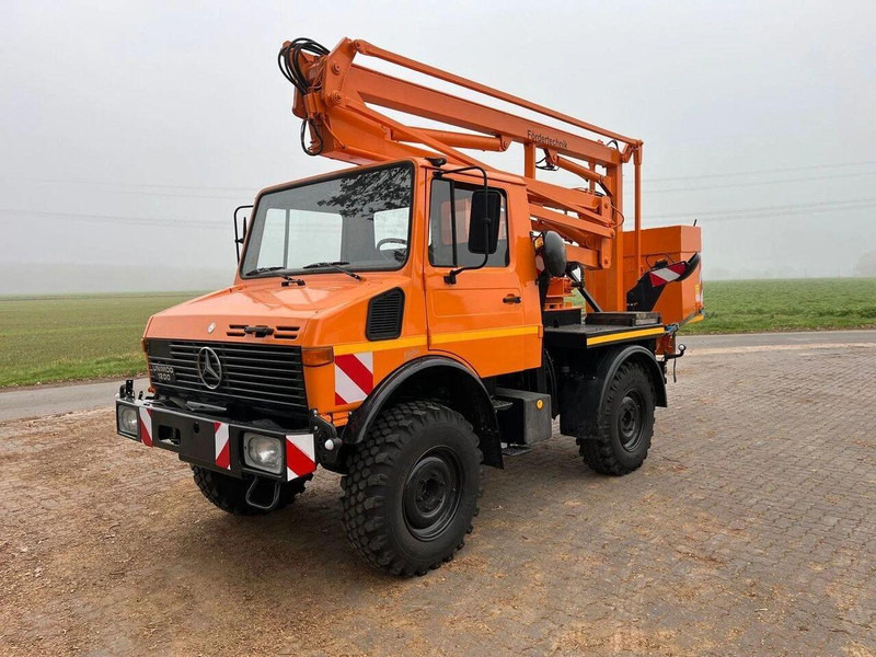 Mercedes-Benz Unimog 1200 4x4 - Lifting basket - Camión con plataforma elevadora, Camión grúa: foto 1 Mercedes-Benz Unimog 1200 4x4 - Lifting basket - Camión con plataforma elevadora, Camión grúa: foto 1