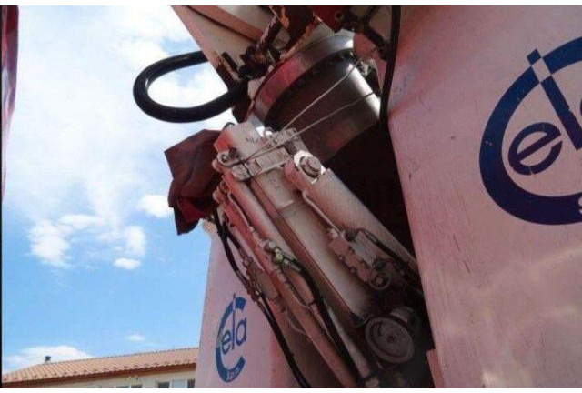 Camión con plataforma elevadora Renault KERAX 410.19 4x4 Emelőkosaras Cela 17m: foto 10