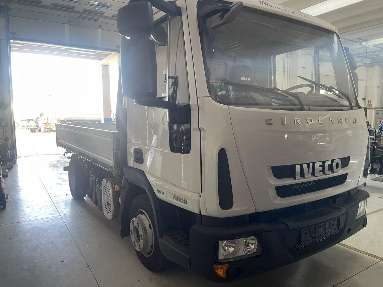 IVECO EuroCargo 75E18 - Camión volquete: foto 1 IVECO EuroCargo 75E18 - Camión volquete: foto 1