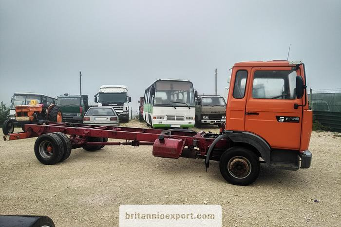 RENAULT Midliner S120 Turbo | Perkins 3.9 diesel engine | ZF manual - Camión chasis: foto 4 RENAULT Midliner S120 Turbo | Perkins 3.9 diesel engine | ZF manual - Camión chasis: foto 4