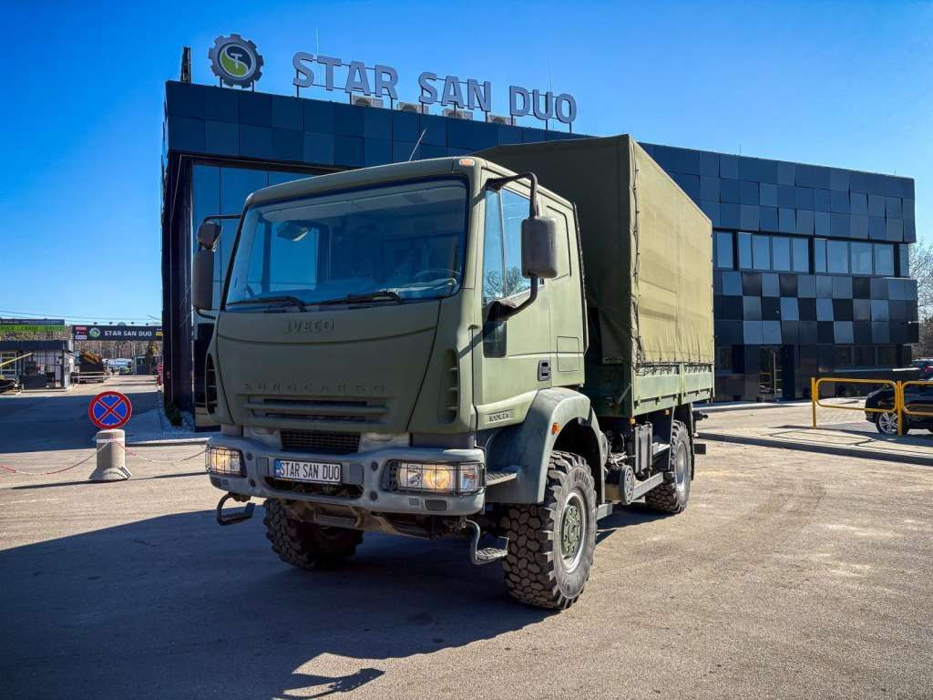 Iveco EUROCARGO 4x4 Offroad Camper Winde - Camión lona: foto 1 Iveco EUROCARGO 4x4 Offroad Camper Winde - Camión lona: foto 1
