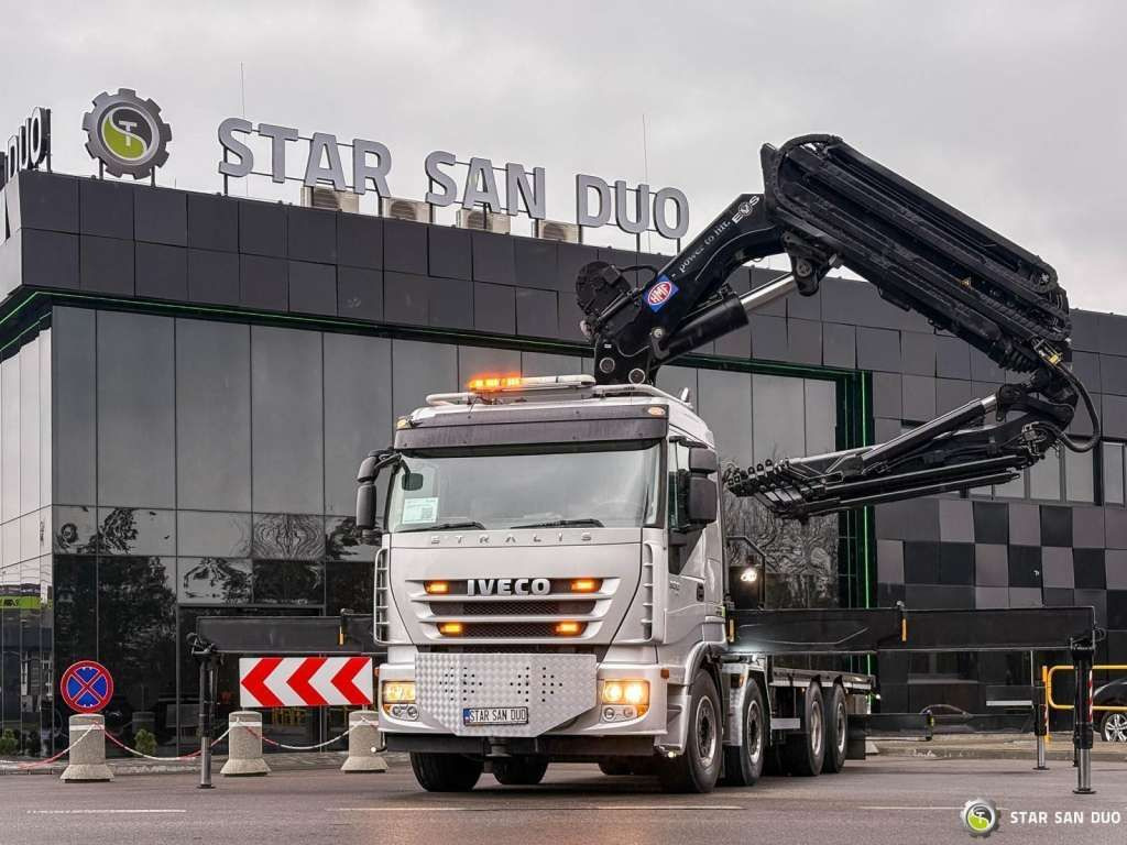 Iveco STRALIS AS320S50Y 8x2 HMF 8520-0K6 FLY JIB Winc - Camión grúa: foto 1 Iveco STRALIS AS320S50Y 8x2 HMF 8520-0K6 FLY JIB Winc - Camión grúa: foto 1