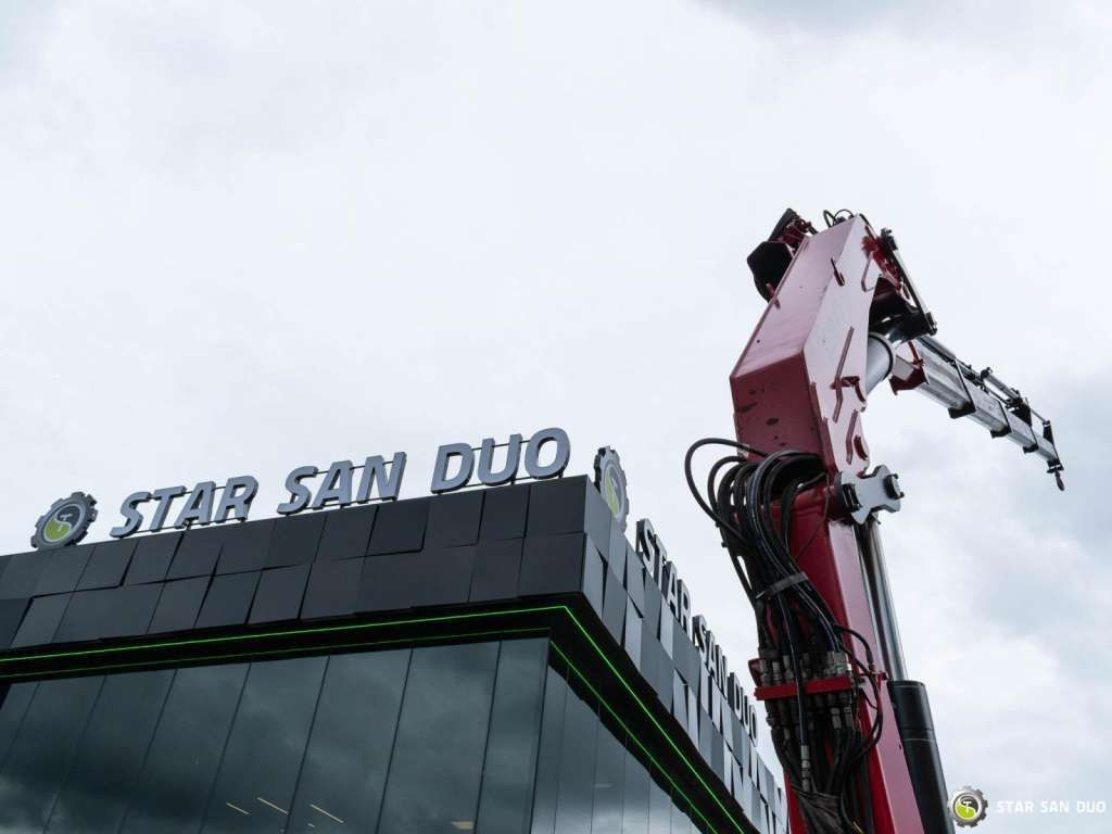 MAN  27.402 F10 6x6 HMF 3620 K4 Hds Crane - Camión grúa: foto 4 MAN  27.402 F10 6x6 HMF 3620 K4 Hds Crane - Camión grúa: foto 4