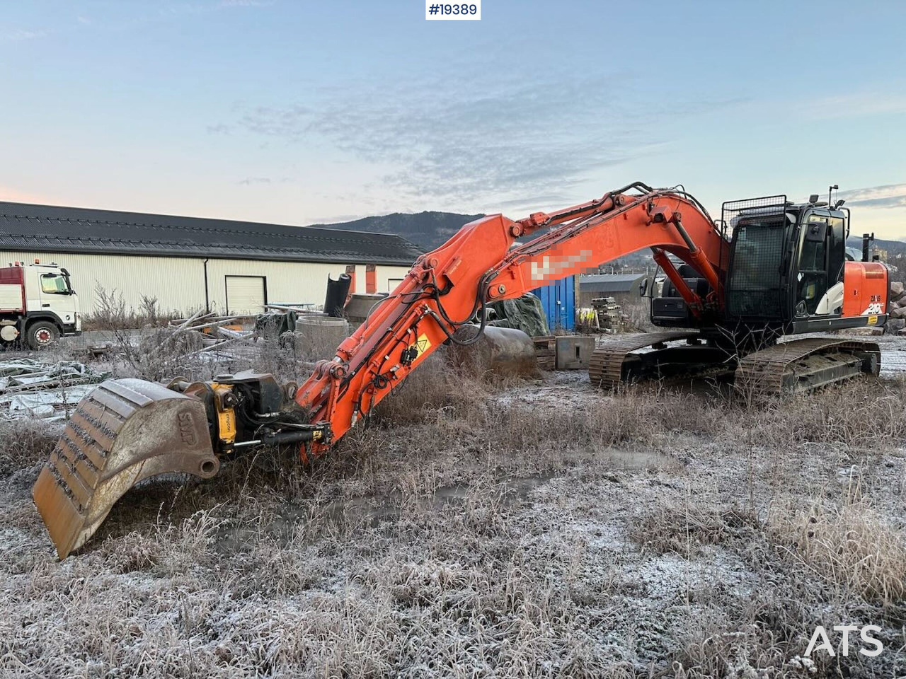 Hitachi ZX210LC-6 - Excavadora: foto 1 Hitachi ZX210LC-6 - Excavadora: foto 1