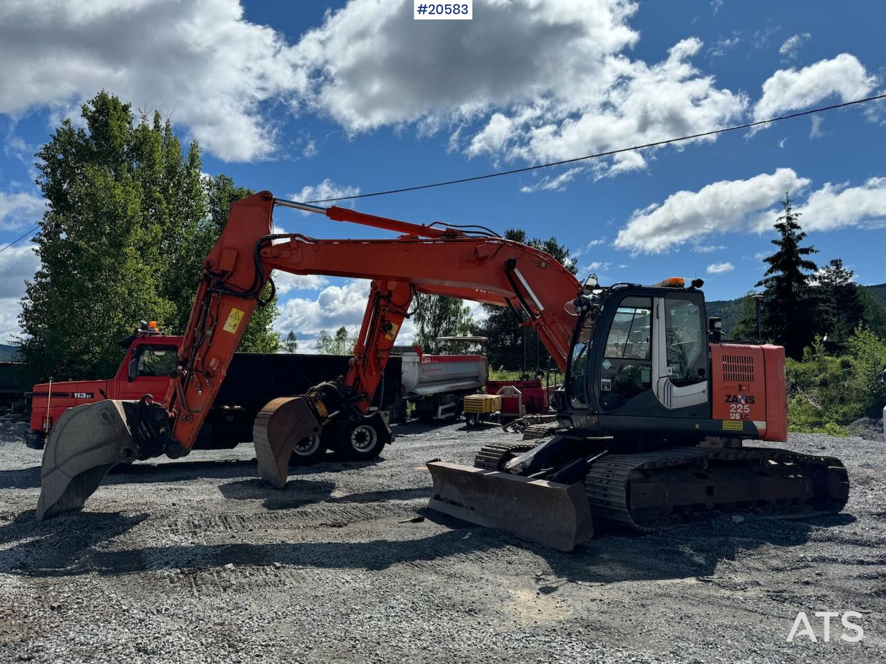Hitachi ZX225 - Excavadora: foto 1 Hitachi ZX225 - Excavadora: foto 1