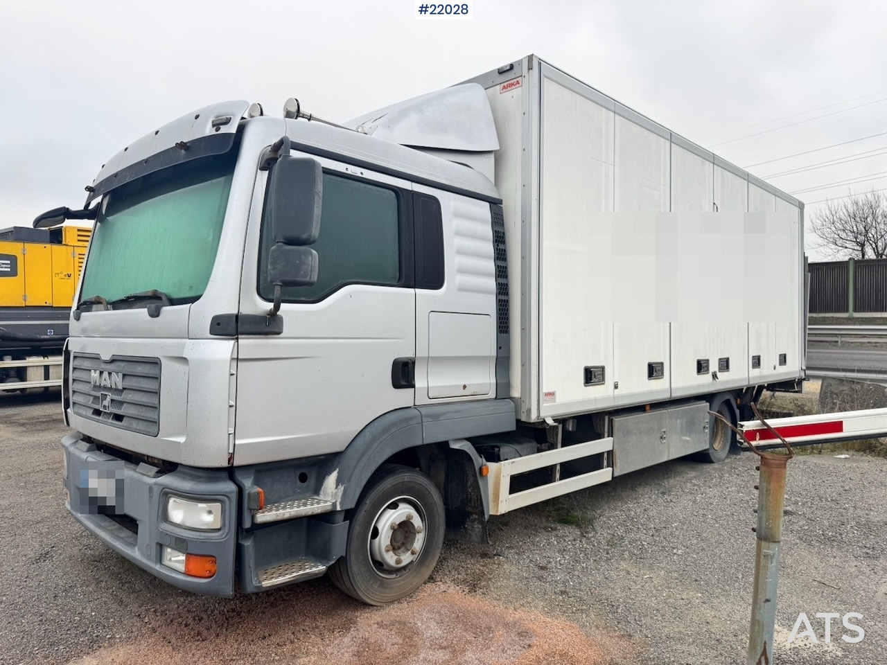 MAN 2008 MAN TGL 12.210 4x2 Skapbil m/ full sideåpning - Camión caja cerrada: foto 2 MAN 2008 MAN TGL 12.210 4x2 Skapbil m/ full sideåpning - Camión caja cerrada: foto 2