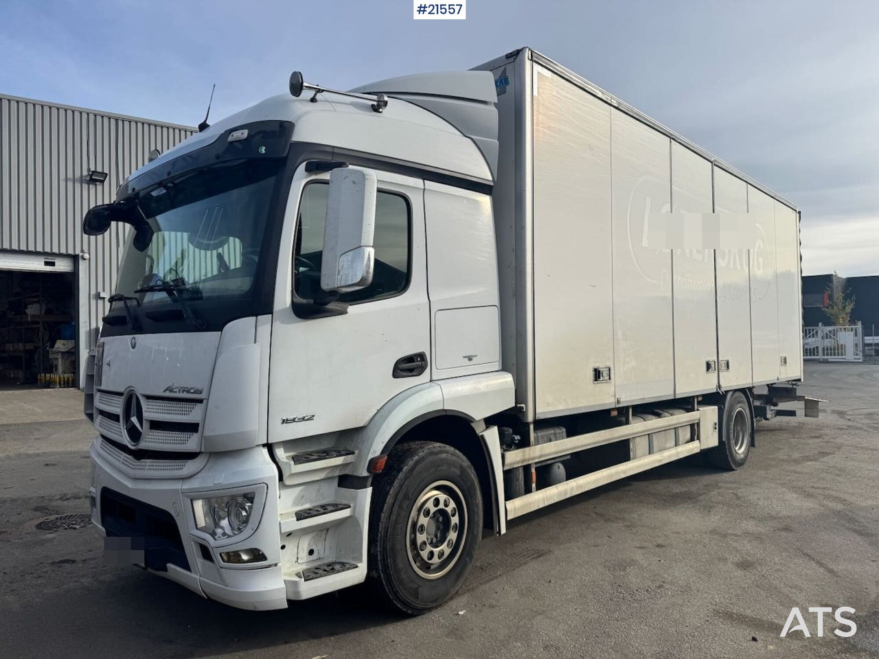 Mercedes Actros 1832 - Camión caja cerrada: foto 2 Mercedes Actros 1832 - Camión caja cerrada: foto 2