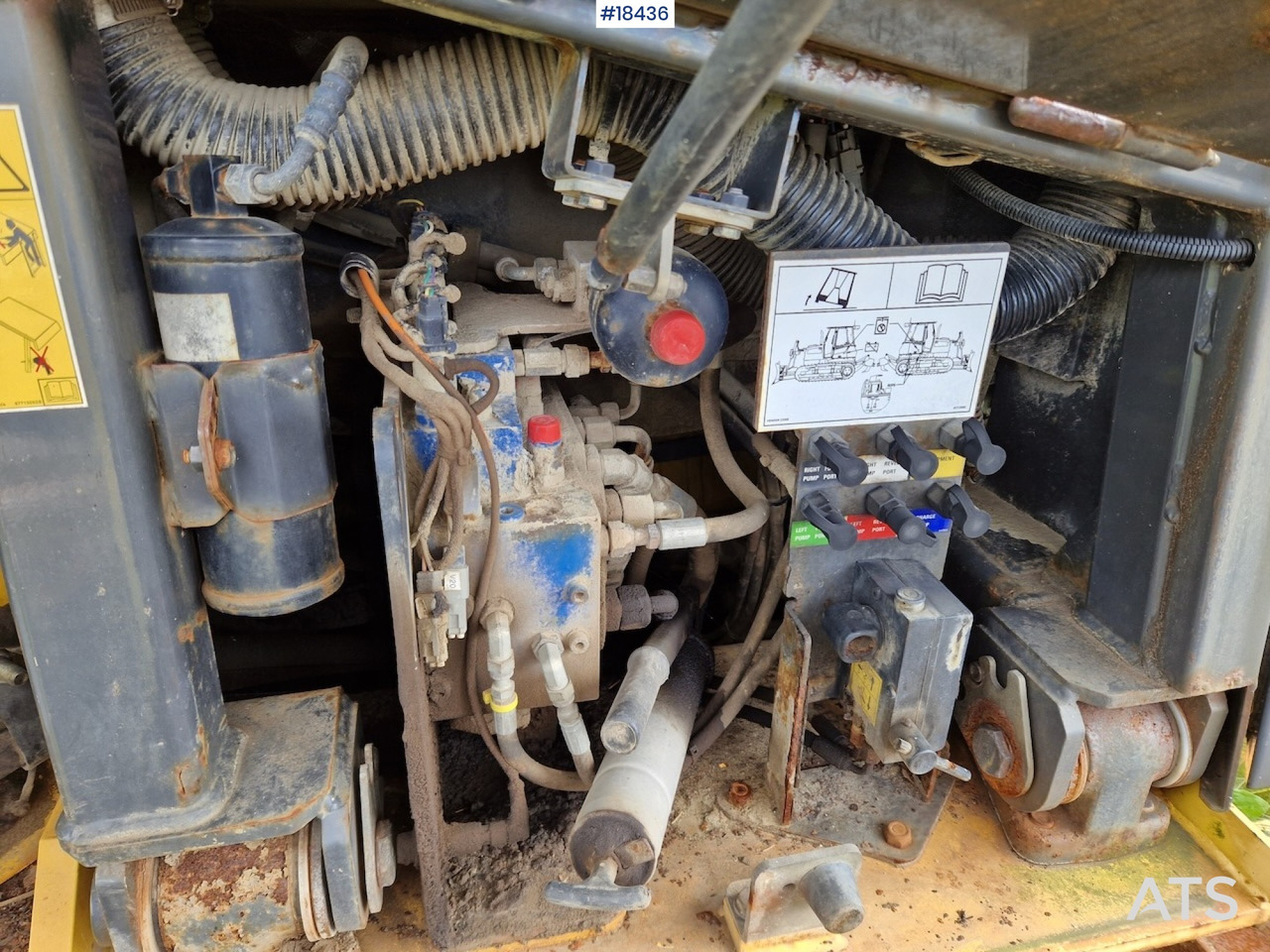 Bulldozer New Holland D150B: foto 23