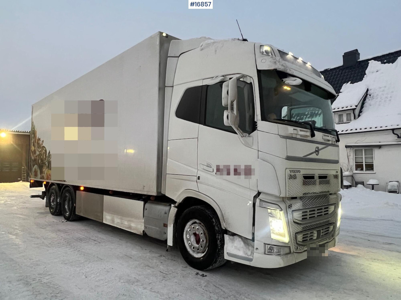 Volvo FH540 - Camión caja cerrada: foto 2 Volvo FH540 - Camión caja cerrada: foto 2
