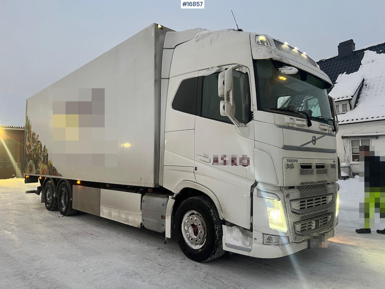 Volvo FH540 - Camión caja cerrada: foto 1 Volvo FH540 - Camión caja cerrada: foto 1