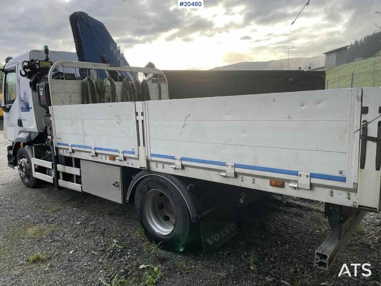 Volvo FL240 - Camión grúa, Camión caja abierta: foto 3 Volvo FL240 - Camión grúa, Camión caja abierta: foto 3
