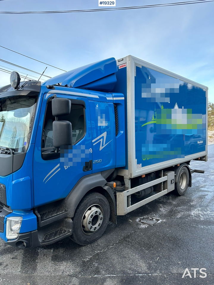 Volvo FL250 - Camión caja cerrada: foto 1 Volvo FL250 - Camión caja cerrada: foto 1
