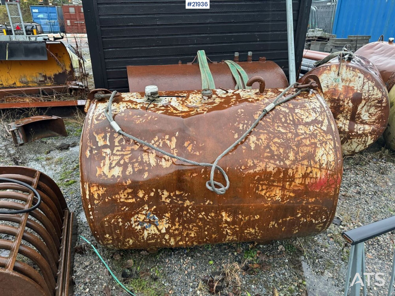 Dieseltanker på 1000l - Tanque de almacenamiento: foto 1 Dieseltanker på 1000l - Tanque de almacenamiento: foto 1