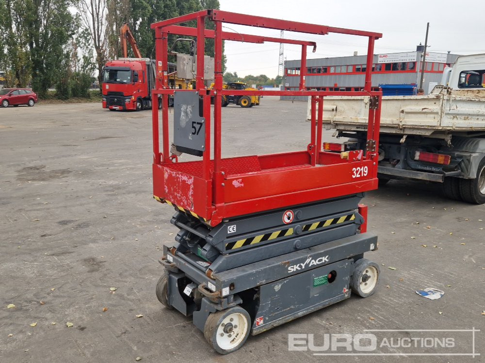 2010 SkyJack SJ111-3219 - Plataforma elevadora: foto 4 2010 SkyJack SJ111-3219 - Plataforma elevadora: foto 4