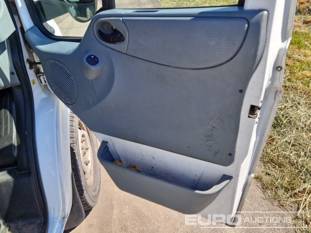 Furgoneta caja abierta 2012 Ford Transit Tourneo: foto 27