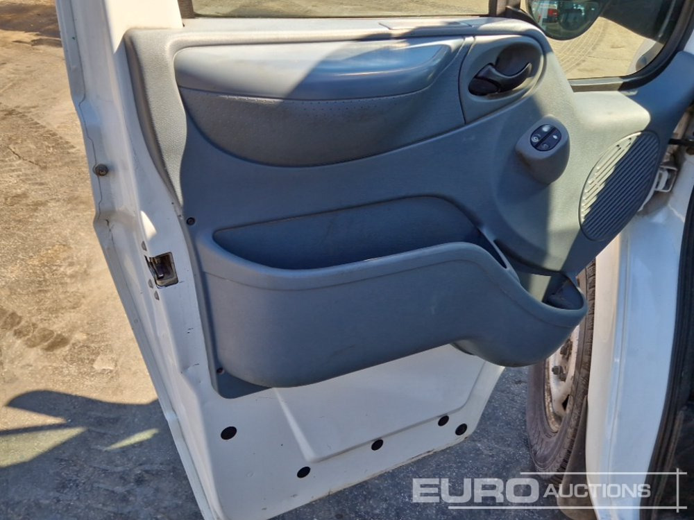 Furgoneta caja abierta 2012 Ford Transit Tourneo: foto 28