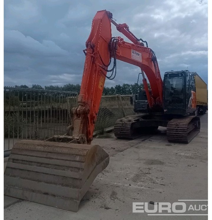 2016 Hitachi ZX210LC-5B - Excavadora de cadenas: foto 1 2016 Hitachi ZX210LC-5B - Excavadora de cadenas: foto 1