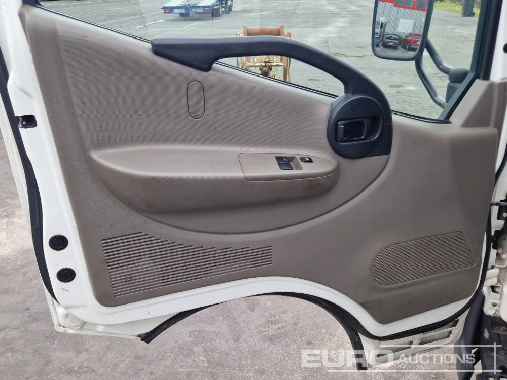Furgoneta caja abierta Nissan Cabstar: foto 28
