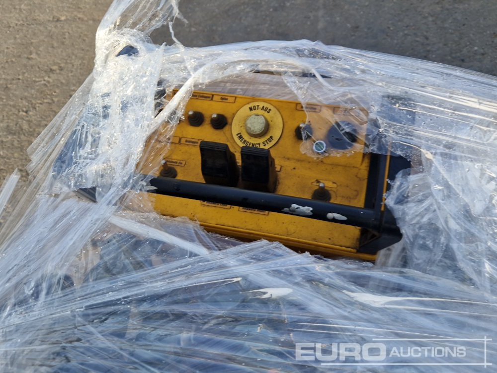 Pallet of Levelling Equipment, Remote Controls - Equipo de construcción: foto 3 Pallet of Levelling Equipment, Remote Controls - Equipo de construcción: foto 3