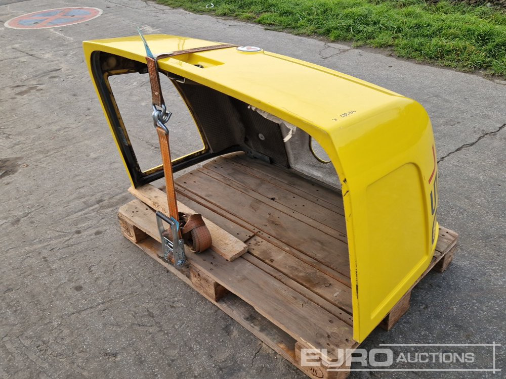 Cover to suit Kramer 750 - Piezas de recambio: foto 3 Cover to suit Kramer 750 - Piezas de recambio: foto 3