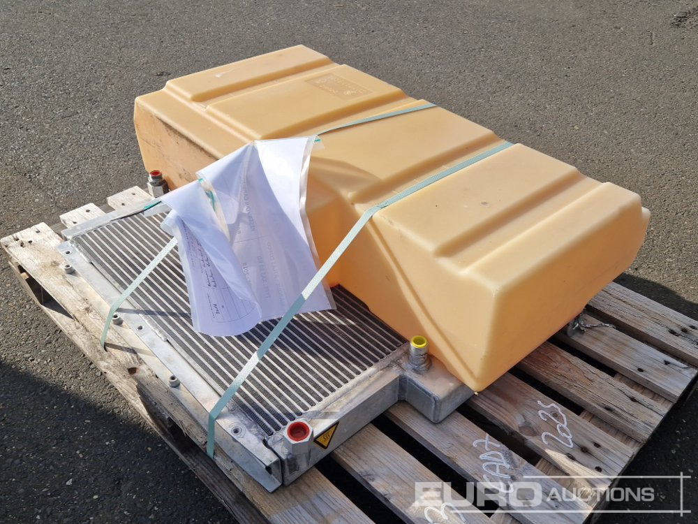 Radiator + Fuel Tank to suit Atlas Copco XAS88KD - Piezas de recambio: foto 1 Radiator + Fuel Tank to suit Atlas Copco XAS88KD - Piezas de recambio: foto 1