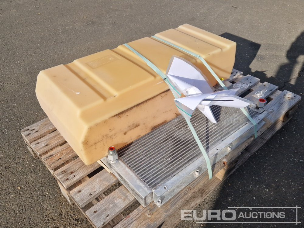 Radiator + Fuel Tank to suit Atlas Copco XAS88KD - Piezas de recambio: foto 4 Radiator + Fuel Tank to suit Atlas Copco XAS88KD - Piezas de recambio: foto 4