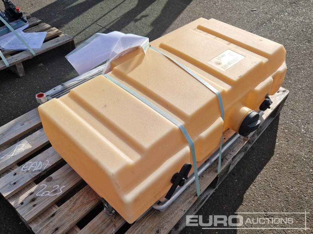 Radiator + Fuel Tank to suit Atlas Copco XAS88KD - Piezas de recambio: foto 2 Radiator + Fuel Tank to suit Atlas Copco XAS88KD - Piezas de recambio: foto 2