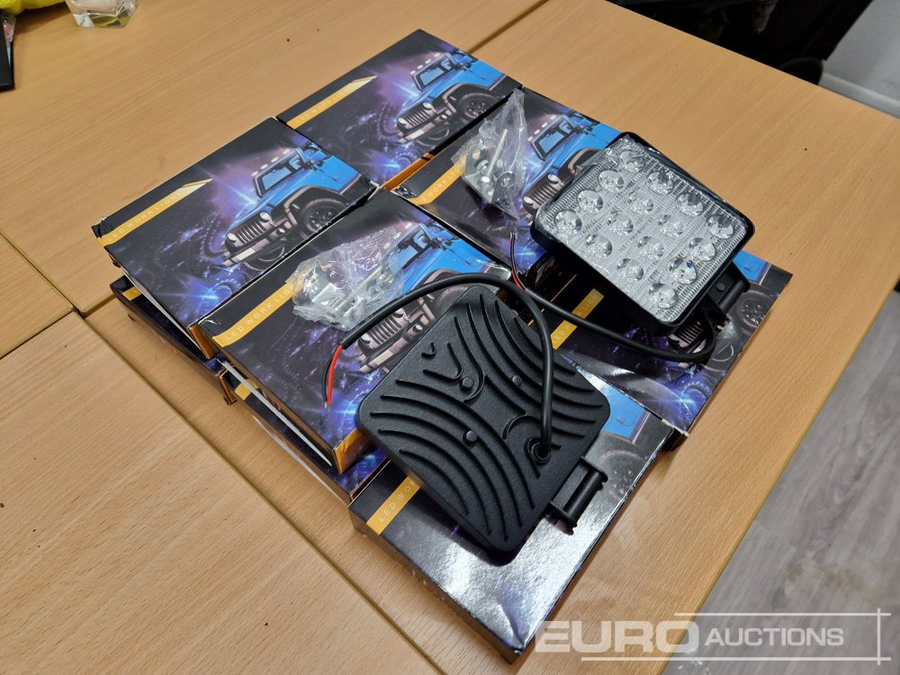 Unused LED Work Lights, 48w, 12V/24V, Adjustable Bracket, IP67 Waterproof, 6000k White (10 of) - Equipo de construcción: foto 1 Unused LED Work Lights, 48w, 12V/24V, Adjustable Bracket, IP67 Waterproof, 6000k White (10 of) - Equipo de construcción: foto 1