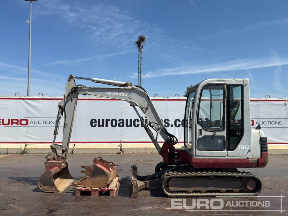 2004 Takeuchi TB135 - Miniexcavadora: foto 2 2004 Takeuchi TB135 - Miniexcavadora: foto 2
