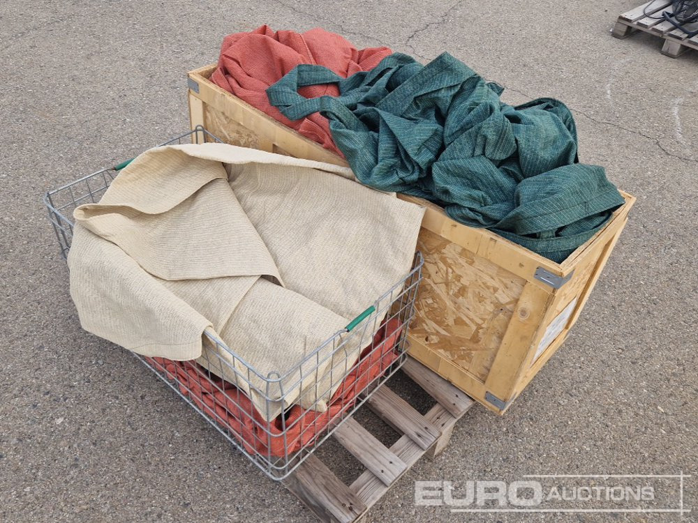 Pallet of Various Mesh Covers - Equipo de construcción: foto 1 Pallet of Various Mesh Covers - Equipo de construcción: foto 1