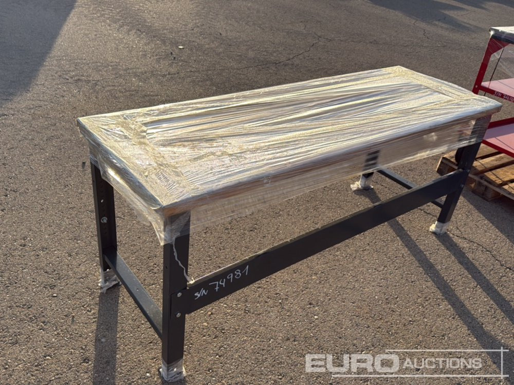 Wooden Work Table - Equipo de construcción: foto 2 Wooden Work Table - Equipo de construcción: foto 2