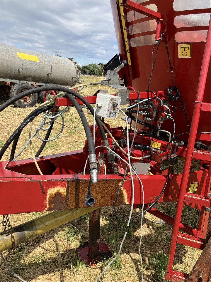 BVL Futtermischwagen V-Mix 18 2S - Desensiladora: foto 3 BVL Futtermischwagen V-Mix 18 2S - Desensiladora: foto 3