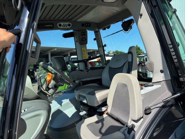 Deutz-Fahr Agrotron 6215 TTV Warrior-RTK - Tractor: foto 2 Deutz-Fahr Agrotron 6215 TTV Warrior-RTK - Tractor: foto 2