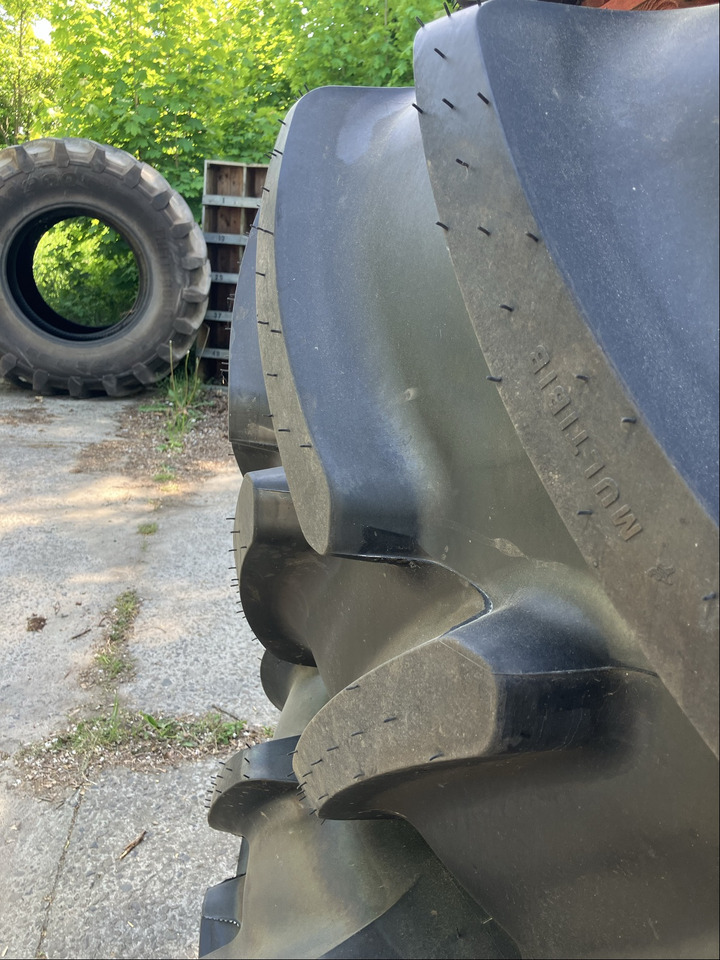 Fendt 650/65R42 u. 540/65R30 MI - Neumáticos y llantas: foto 4 Fendt 650/65R42 u. 540/65R30 MI - Neumáticos y llantas: foto 4