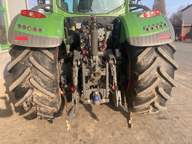 Tractor Fendt 724 Vario S4 ProfiPlus: foto 10