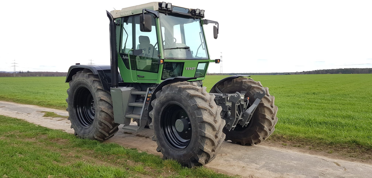 Fendt Xylon 520 - Tractor: foto 1 Fendt Xylon 520 - Tractor: foto 1