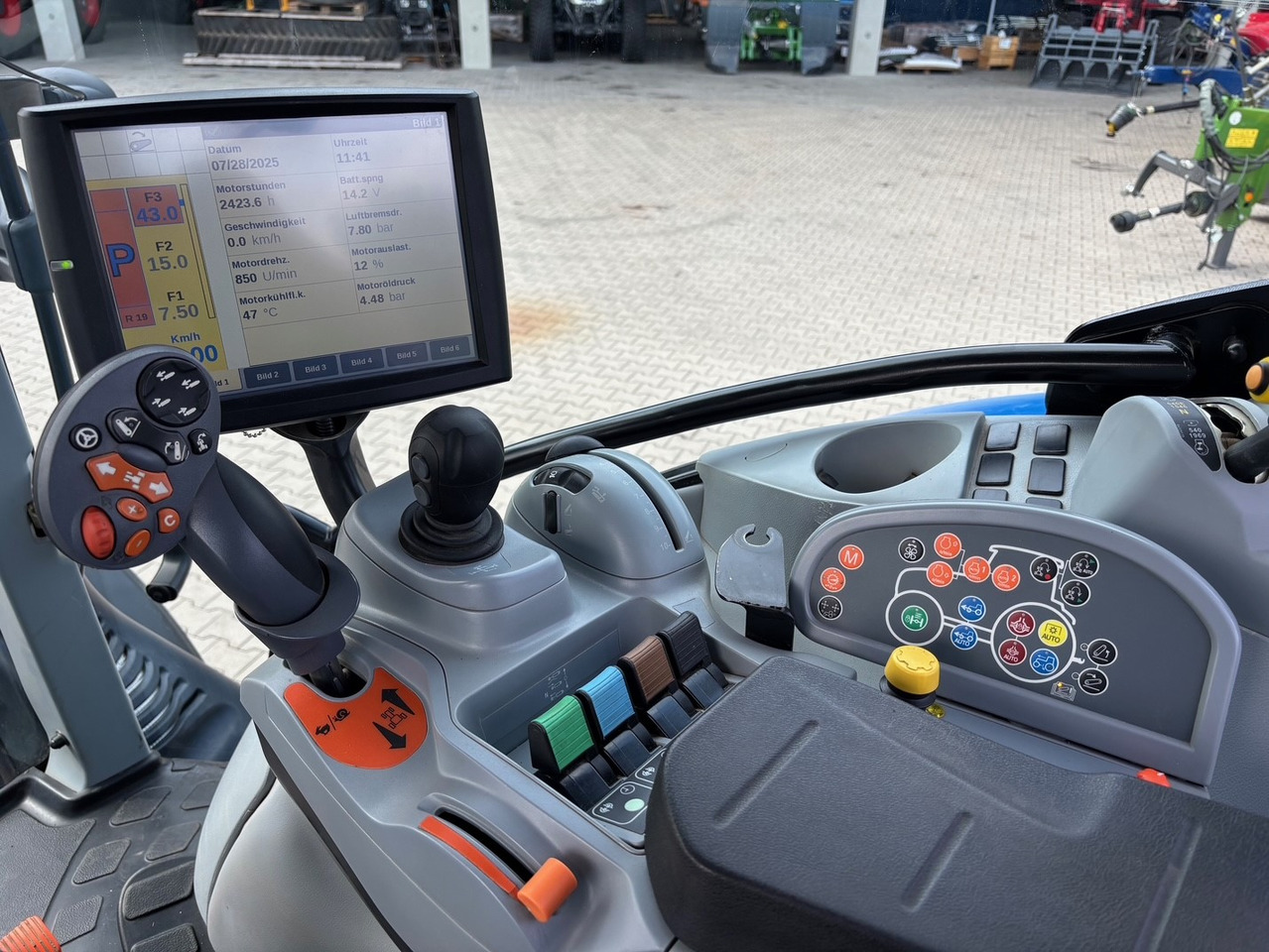 New Holland T6.140 Auto Command - Tractor: foto 3 New Holland T6.140 Auto Command - Tractor: foto 3