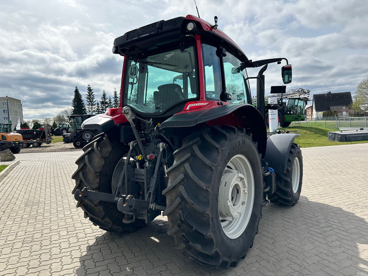 Tractor Valtra A105 MH: foto 9