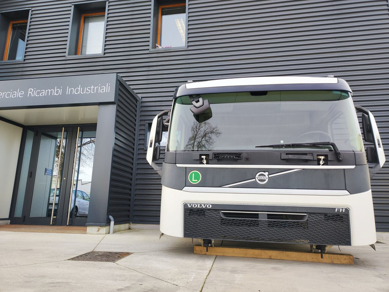 Volvo LOW ROOF L2 H1 - Cabina e interior para Camión: foto 4 Volvo LOW ROOF L2 H1 - Cabina e interior para Camión: foto 4