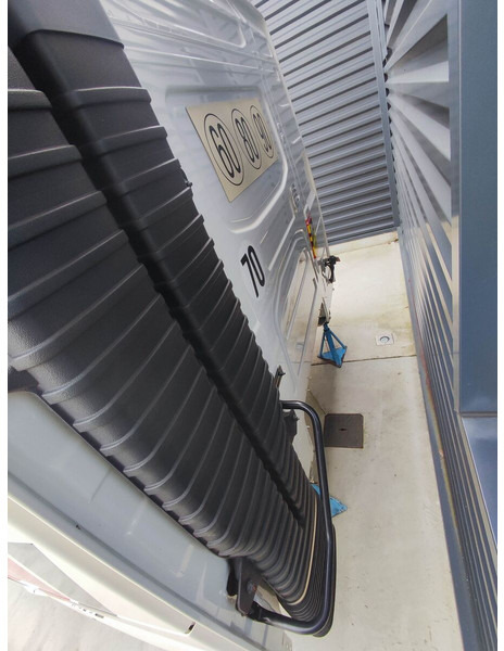 Cabina e interior para Camión Volvo LOW ROOF L2 H1: foto 13