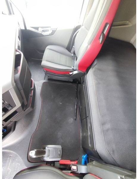 Cabina e interior para Camión Volvo LOW ROOF L2 H1: foto 8