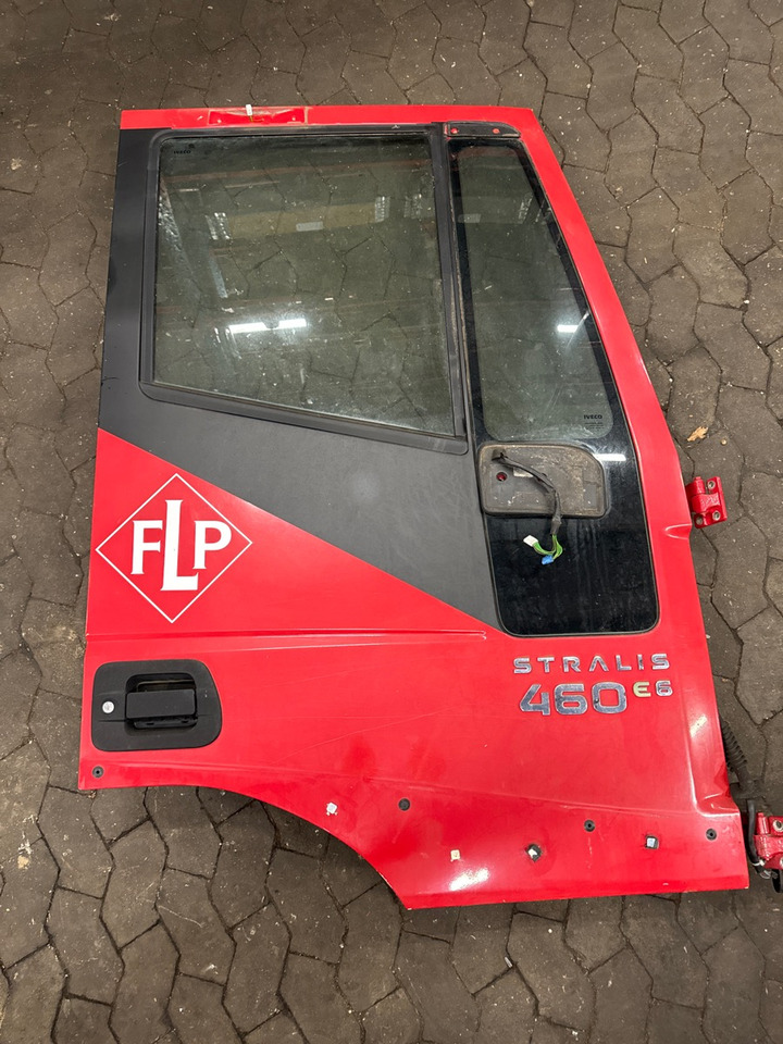 IVECO STRALIS DOOR RIGHT 504232501 - Cabina e interior para Camión: foto 1 IVECO STRALIS DOOR RIGHT 504232501 - Cabina e interior para Camión: foto 1