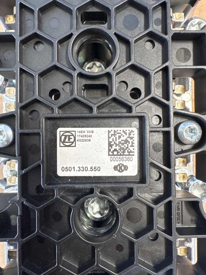 MAN 12TX VALVE BLOCK 81.32550-6018 - Caja de cambios y piezas para Camión: foto 3 MAN 12TX VALVE BLOCK 81.32550-6018 - Caja de cambios y piezas para Camión: foto 3